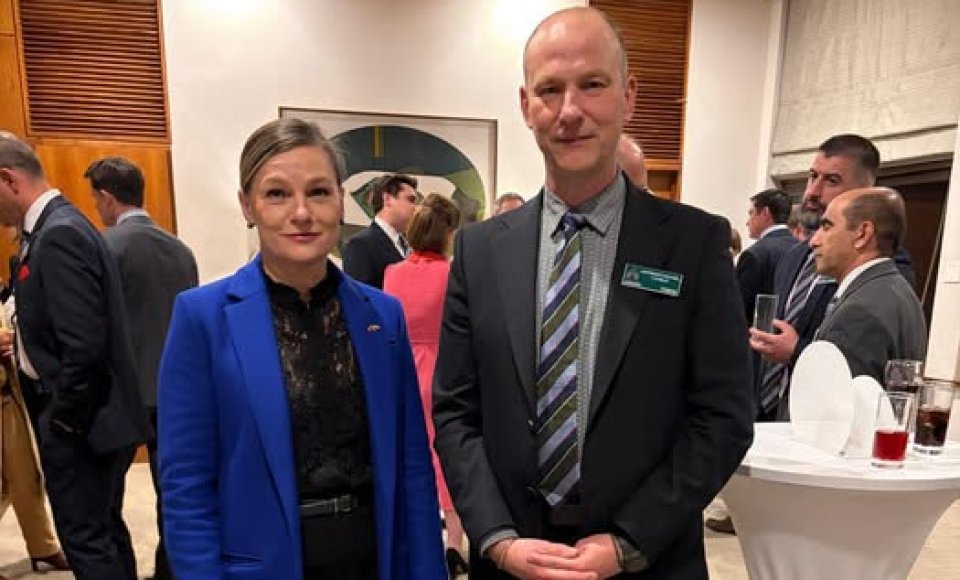 Lietuvos ambasadorė susitiko su Pietų Afrikoje viešinčiu pulkininku leitenantu Tomu Auželiu